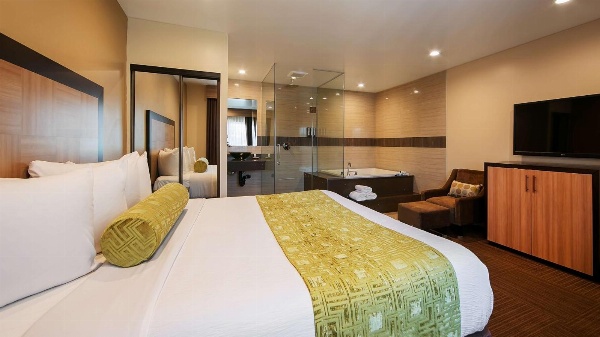 Best Western Plus Glendale Main image