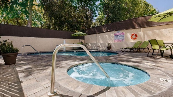 Best Western Plus Glendale image 8